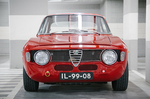 Alfa-Romeo-Giulia-Sprint-GT-1