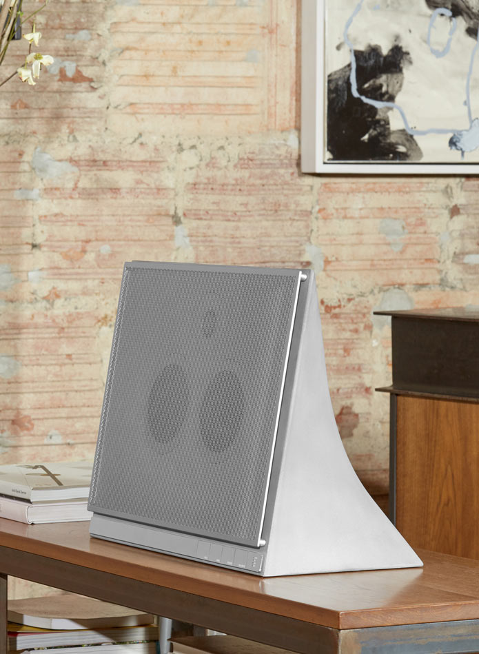 MA770_master-and-dynamic-concrete-speaker-4