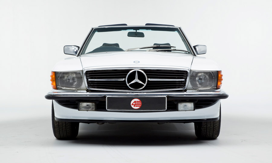 OPUMO-Why-This-Mercedes-420-SL-Is-Our-Favourite-Summer-Convertible-3